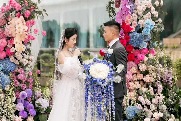 Toàn cảnh đám cưới sang chảnh của Quang Hải - Chu Thanh Huyền, báo tin sắp có em bé - Ảnh 11. Toàn cảnh đám cưới sang chảnh của Quang Hải - Chu Thanh Huyền, báo tin sắp có em bé - Ảnh 11.