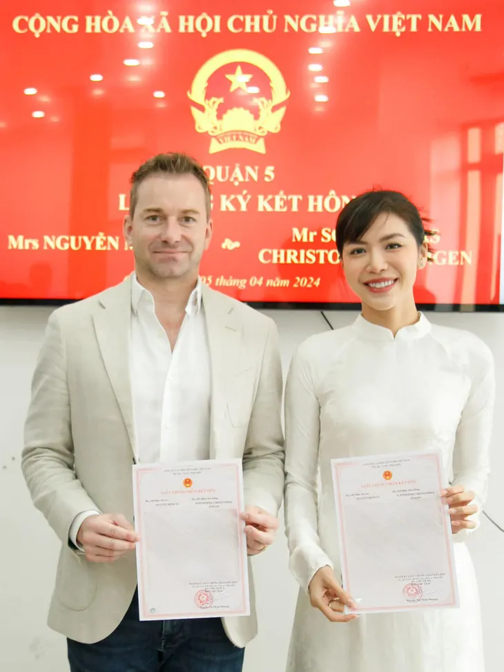 MC Đan Lê tình tứ bên chồng, BTV Hoài Anh khoe ảnh thời học sinh - Ảnh 9. MC Đan Lê tình tứ bên chồng, BTV Hoài Anh khoe ảnh thời học sinh - Ảnh 9.