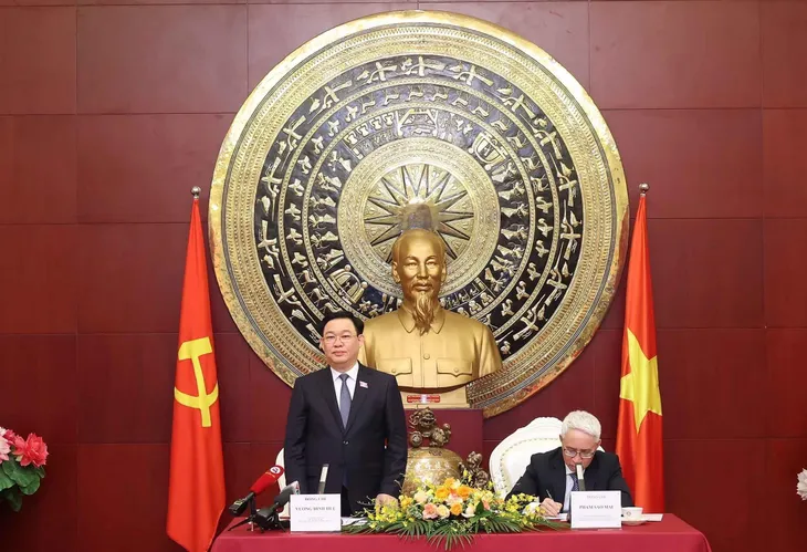 Chủ tịch Quốc hội: Hành động cụ thể làm dày thành tích trong quan hệ Việt Nam - Trung Quốc - Ảnh 4. Chủ tịch Quốc hội: Hành động cụ thể làm dày thành tích trong quan hệ Việt Nam - Trung Quốc - Ảnh 4.