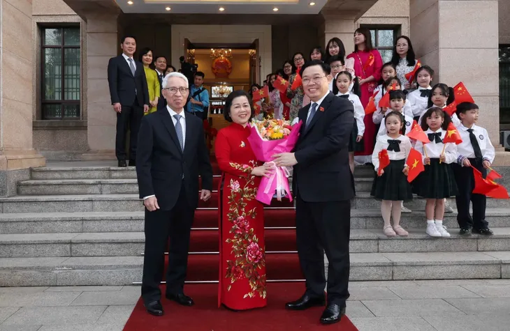 Chủ tịch Quốc hội: Hành động cụ thể làm dày thành tích trong quan hệ Việt Nam - Trung Quốc - Ảnh 2. Chủ tịch Quốc hội: Hành động cụ thể làm dày thành tích trong quan hệ Việt Nam - Trung Quốc - Ảnh 2.
