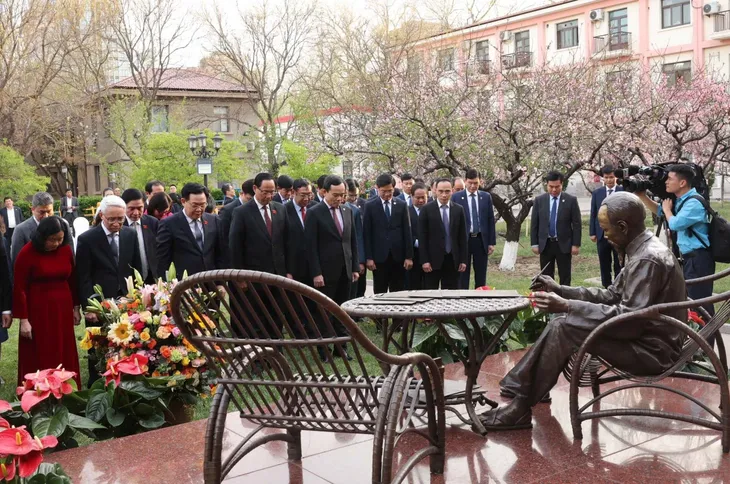 Chủ tịch Quốc hội: Hành động cụ thể làm dày thành tích trong quan hệ Việt Nam - Trung Quốc - Ảnh 7. Chủ tịch Quốc hội: Hành động cụ thể làm dày thành tích trong quan hệ Việt Nam - Trung Quốc - Ảnh 7.