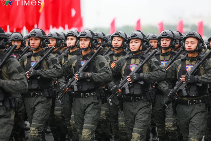 Luyện tập thuần thục, phục vụ tốt Lễ kỷ niệm 50 năm Ngày truyền thống lực lượng Cảnh sát cơ động - Ảnh 5. Luyện tập thuần thục, phục vụ tốt Lễ kỷ niệm 50 năm Ngày truyền thống lực lượng Cảnh sát cơ động - Ảnh 5.