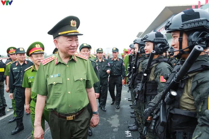 Luyện tập thuần thục, phục vụ tốt Lễ kỷ niệm 50 năm Ngày truyền thống lực lượng Cảnh sát cơ động - Ảnh 2. Luyện tập thuần thục, phục vụ tốt Lễ kỷ niệm 50 năm Ngày truyền thống lực lượng Cảnh sát cơ động - Ảnh 2.