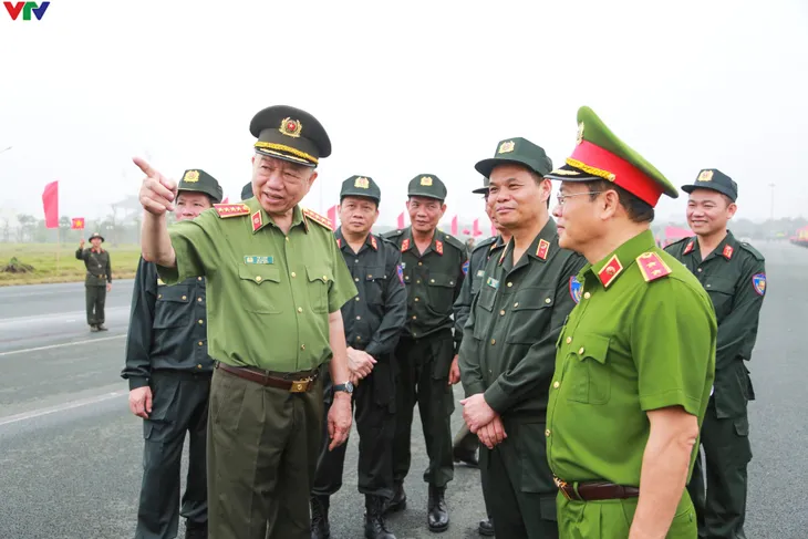 Luyện tập thuần thục, phục vụ tốt Lễ kỷ niệm 50 năm Ngày truyền thống lực lượng Cảnh sát cơ động - Ảnh 1. Luyện tập thuần thục, phục vụ tốt Lễ kỷ niệm 50 năm Ngày truyền thống lực lượng Cảnh sát cơ động - Ảnh 1.