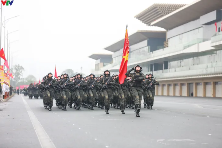 Luyện tập thuần thục, phục vụ tốt Lễ kỷ niệm 50 năm Ngày truyền thống lực lượng Cảnh sát cơ động - Ảnh 6. Luyện tập thuần thục, phục vụ tốt Lễ kỷ niệm 50 năm Ngày truyền thống lực lượng Cảnh sát cơ động - Ảnh 6.