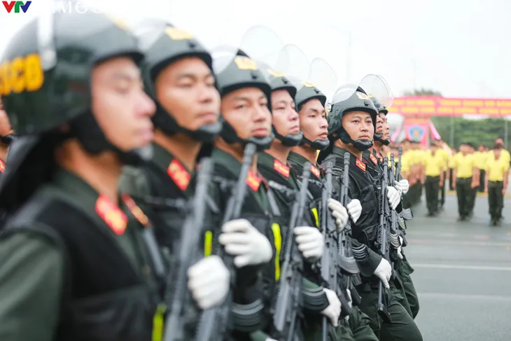 Luyện tập thuần thục, phục vụ tốt Lễ kỷ niệm 50 năm Ngày truyền thống lực lượng Cảnh sát cơ động - Ảnh 14. Luyện tập thuần thục, phục vụ tốt Lễ kỷ niệm 50 năm Ngày truyền thống lực lượng Cảnh sát cơ động - Ảnh 14.
