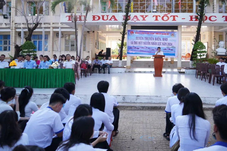 Tuyên truyền về biển đảo Việt Nam, thu hút nguồn nhân lực bộ đội Hải quân - Ảnh 1. Tuyên truyền về biển đảo Việt Nam, thu hút nguồn nhân lực bộ đội Hải quân - Ảnh 1.