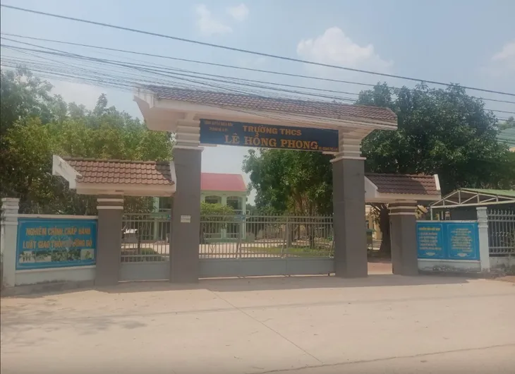 Nữ sinh lớp 7 ngã gục khi học thể dục, sau đó tử vong - Ảnh 1. Nữ sinh lớp 7 ngã gục khi học thể dục, sau đó tử vong - Ảnh 1.