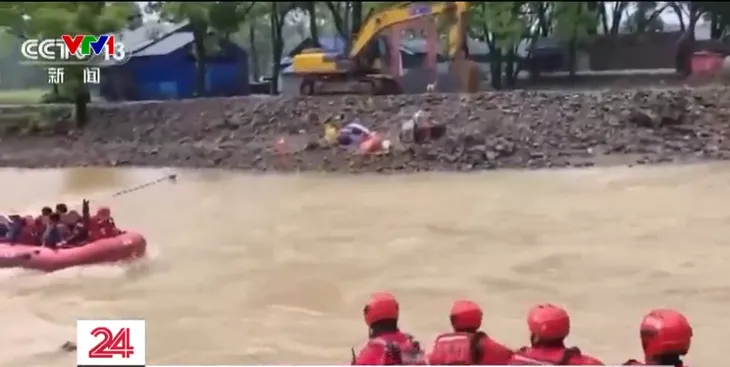 Mưa lớn gây ngập sâu tại Trung Quốc - Ảnh 3. Mưa lớn gây ngập sâu tại Trung Quốc - Ảnh 3.
