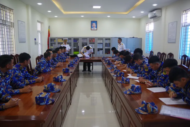 Quân chủng Hải quân kiểm tra công tác huấn luyện, sẵn sàng chiến đấu Vùng 2 Hải quân - Ảnh 1. Quân chủng Hải quân kiểm tra công tác huấn luyện, sẵn sàng chiến đấu Vùng 2 Hải quân - Ảnh 1.