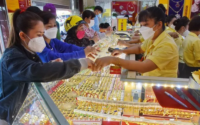 Vàng SJC lập kỷ lục mới - Ảnh 2. Vàng SJC lập kỷ lục mới - Ảnh 2.