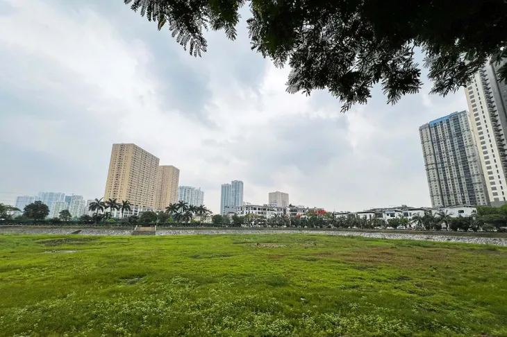 Hà Nội có mưa nhiều nhưng hồ Trung Văn vẫn cạn nước - Ảnh 6. Hà Nội có mưa nhiều nhưng hồ Trung Văn vẫn cạn nước - Ảnh 6.
