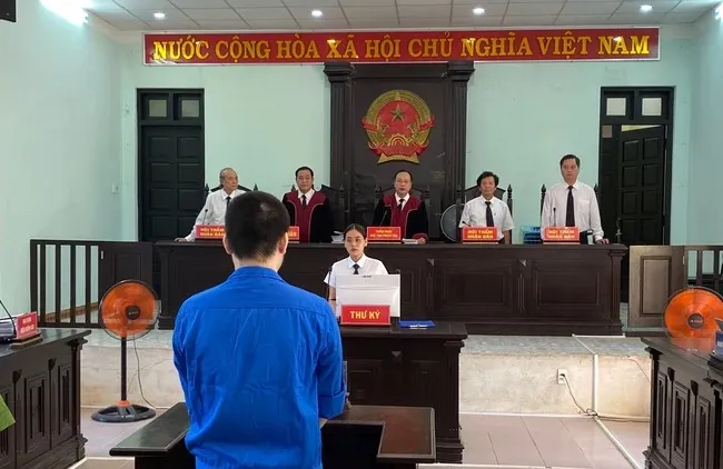 Kế toán trưởng công ty tham ô lĩnh án 19 năm tù - Ảnh 1. Kế toán trưởng công ty tham ô lĩnh án 19 năm tù - Ảnh 1.