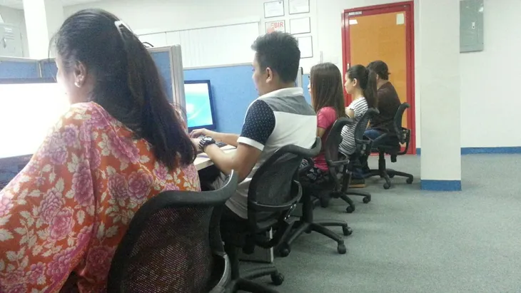 Philippines cho phép làm 4 ngày/tuần để tránh nóng - Ảnh 1. Philippines cho phép làm 4 ngày/tuần để tránh nóng - Ảnh 1.