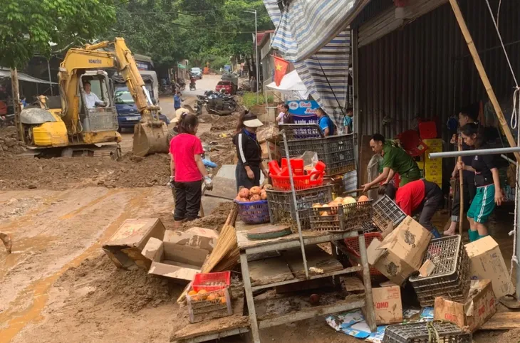 Lũ ống, lũ quét phá hủy nhiều ngôi nhà tại Điện Biên - Ảnh 2. Lũ ống, lũ quét phá hủy nhiều ngôi nhà tại Điện Biên - Ảnh 2.