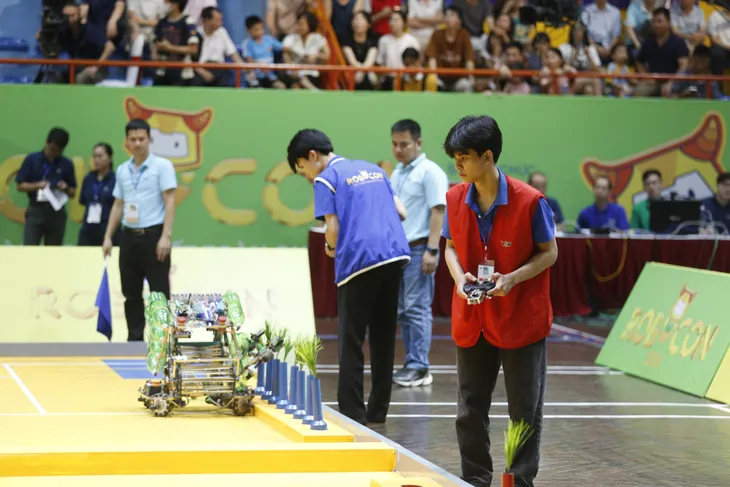 SKH - TECH xác lập kỷ lục Mùa vàng mới tại Robocon Việt Nam 2024 - Ảnh 2. SKH - TECH xác lập kỷ lục Mùa vàng mới tại Robocon Việt Nam 2024 - Ảnh 2.