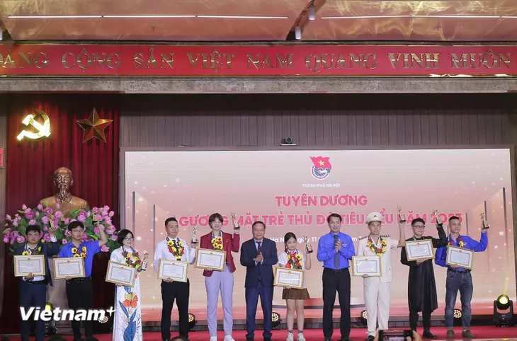 Tuyên dương 10 gương mặt trẻ Thủ đô tiêu biểu - Ảnh 1. Tuyên dương 10 gương mặt trẻ Thủ đô tiêu biểu - Ảnh 1.