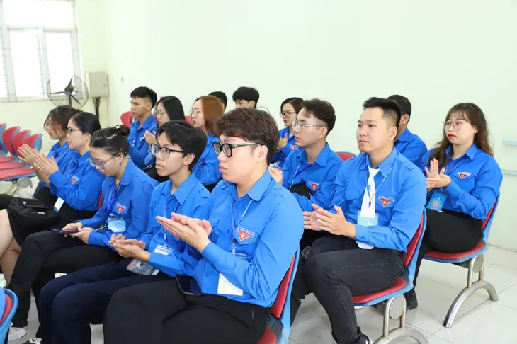 Phường Vạn Phúc tổ chức thành công Đại hội đại biểu Hội Liên hiệp Thanh niên Việt Nam phường lần thứ VI - Ảnh 13. Phường Vạn Phúc tổ chức thành công Đại hội đại biểu Hội Liên hiệp Thanh niên Việt Nam phường lần thứ VI - Ảnh 13.