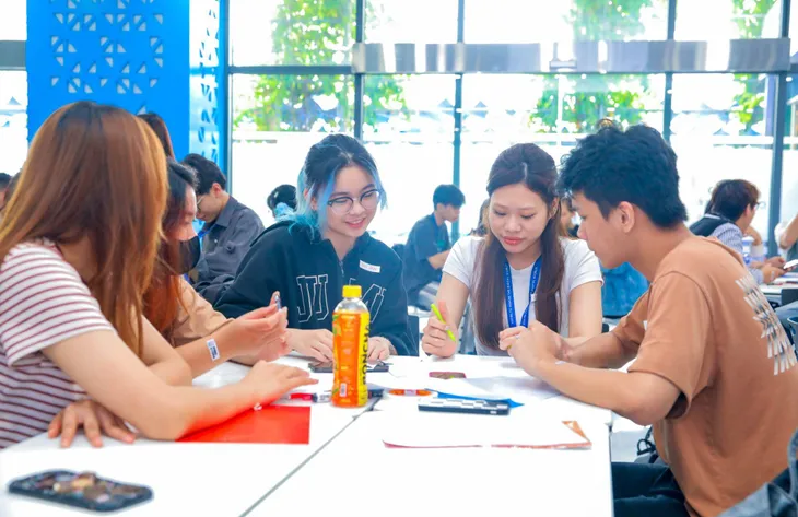Sinh viên trường đại học tham gia trải nghiệm cùng khách hàng - Ảnh 1. Sinh viên trường đại học tham gia trải nghiệm cùng khách hàng - Ảnh 1.