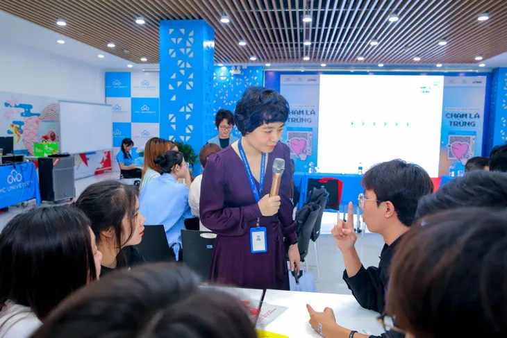 Sinh viên trường đại học tham gia trải nghiệm cùng khách hàng - Ảnh 2. Sinh viên trường đại học tham gia trải nghiệm cùng khách hàng - Ảnh 2.