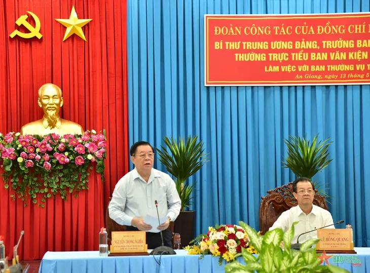 Tiểu ban Văn kiện Đại hội XIV của Đảng làm việc với Tỉnh ủy An Giang - Ảnh 2. Tiểu ban Văn kiện Đại hội XIV của Đảng làm việc với Tỉnh ủy An Giang - Ảnh 2.