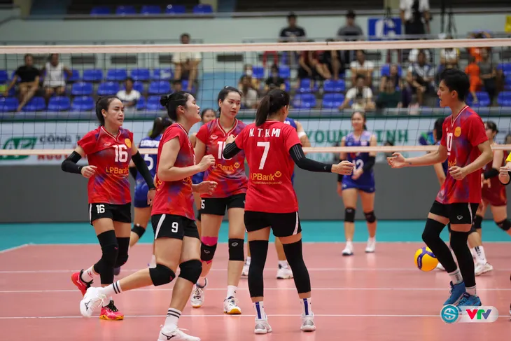 Bích Tuyền xuất sắc, LPBank Ninh Bình hạ U20 Thái Lan giành vào bán kết cúp VTV9 – Bình Điền - Ảnh 4. Bích Tuyền xuất sắc, LPBank Ninh Bình hạ U20 Thái Lan giành vào bán kết cúp VTV9 – Bình Điền - Ảnh 4.