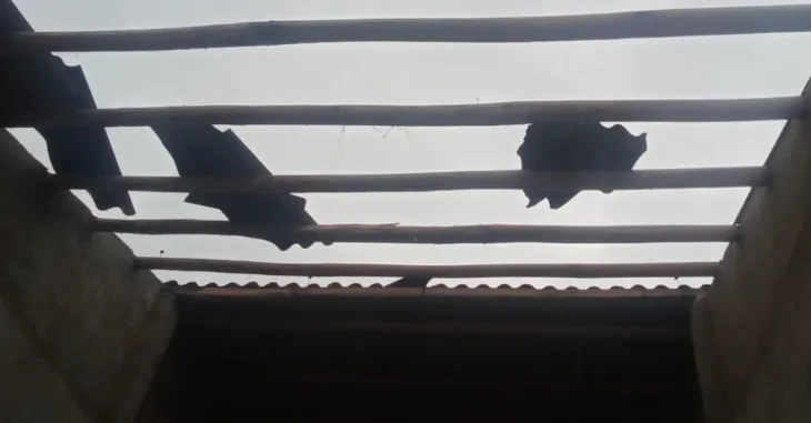 Gần 100 ngôi nhà tại Yên Bái hư hỏng, tốc mái do mưa lớn - Ảnh 1. Gần 100 ngôi nhà tại Yên Bái hư hỏng, tốc mái do mưa lớn - Ảnh 1.