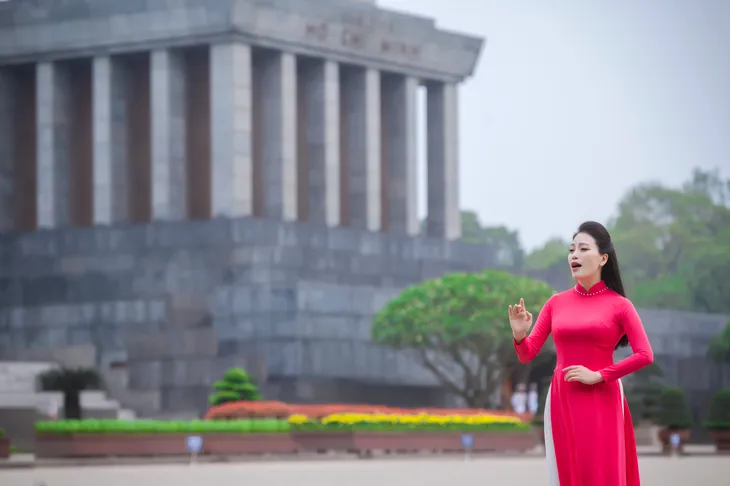 Sao Mai Huyền Trang ra MV Nợ ân tình để tìm hình của nước - Ảnh 1. Sao Mai Huyền Trang ra MV Nợ ân tình để tìm hình của nước - Ảnh 1.