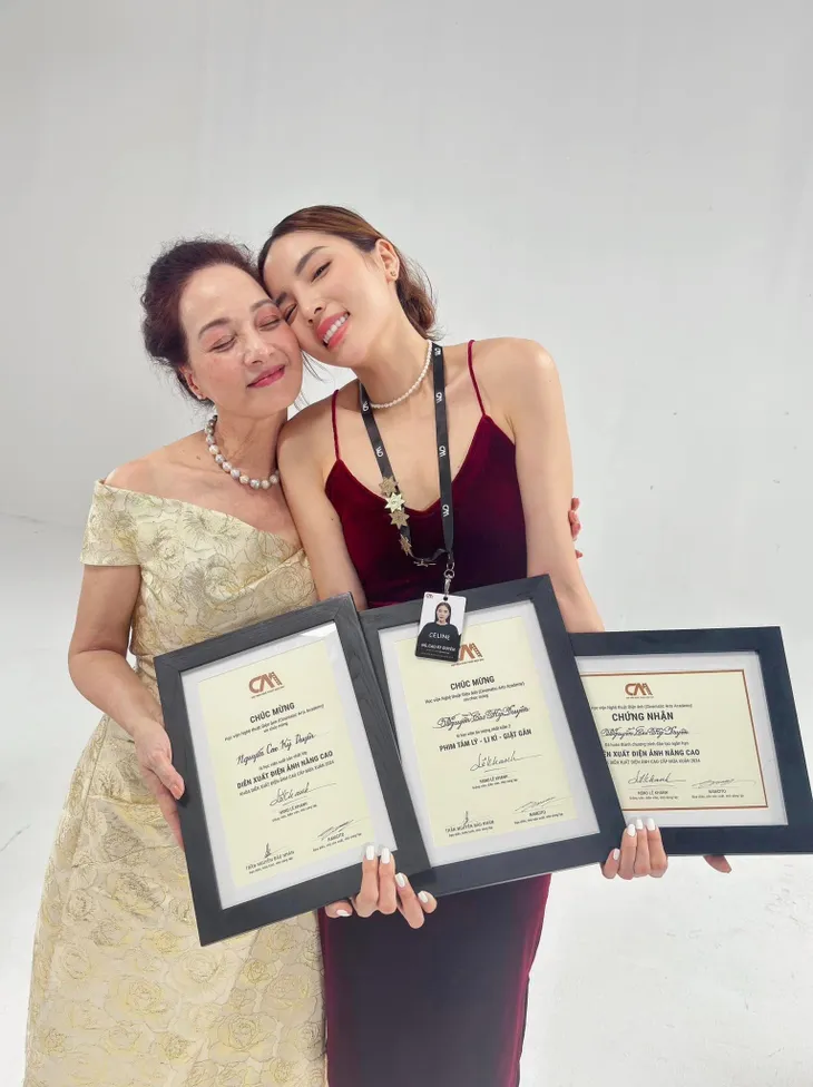 Phương Oanh khoe cặp sinh đôi trai gái - Ảnh 2. Phương Oanh khoe cặp sinh đôi trai gái - Ảnh 2.