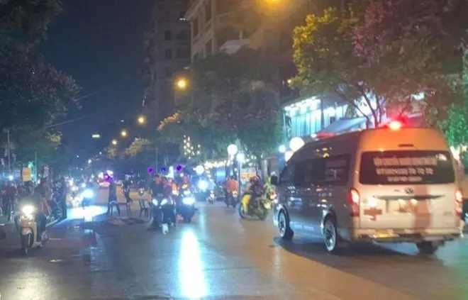 Truy đuổi, bắt giữ tài xế xe tải gây tai nạn rồi bỏ chạy ở phố Thanh Nhàn - Ảnh 1. Truy đuổi, bắt giữ tài xế xe tải gây tai nạn rồi bỏ chạy ở phố Thanh Nhàn - Ảnh 1.