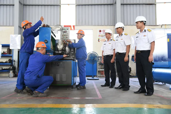 Hải quân: Kiểm tra kỹ năng chuyên môn kỹ thuật QNCN - Ảnh 1. Hải quân: Kiểm tra kỹ năng chuyên môn kỹ thuật QNCN - Ảnh 1.