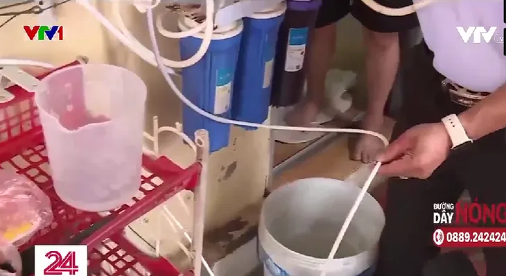 Người dân đổ xô đi uống nước thần chữa bách bệnh - Ảnh 2. Người dân đổ xô đi uống nước thần chữa bách bệnh - Ảnh 2.