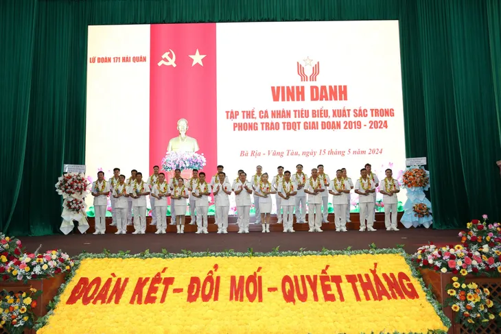 Vùng 2 Hải quân thực hiện tốt phong trào thi đua quyết thắng - Ảnh 3. Vùng 2 Hải quân thực hiện tốt phong trào thi đua quyết thắng - Ảnh 3.