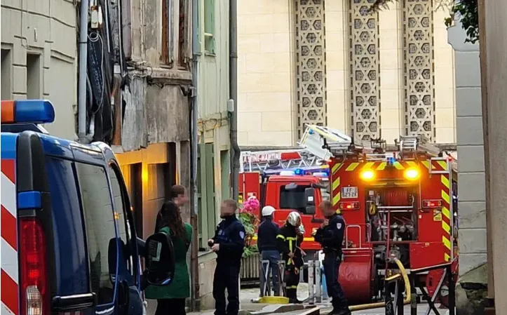 Cảnh sát Pháp tiêu diệt đối tượng đốt giáo đường Do Thái Rouen - Ảnh 1. Cảnh sát Pháp tiêu diệt đối tượng đốt giáo đường Do Thái Rouen - Ảnh 1.