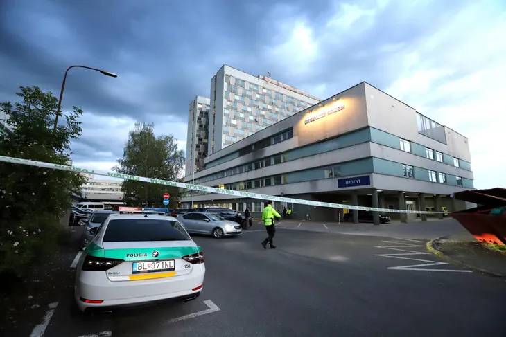 Đối tượng ám sát Thủ tướng Slovakia Fico từng phản đối đình chỉ viện trợ quân sự cho Ukraine - Ảnh 2. Đối tượng ám sát Thủ tướng Slovakia Fico từng phản đối đình chỉ viện trợ quân sự cho Ukraine - Ảnh 2.