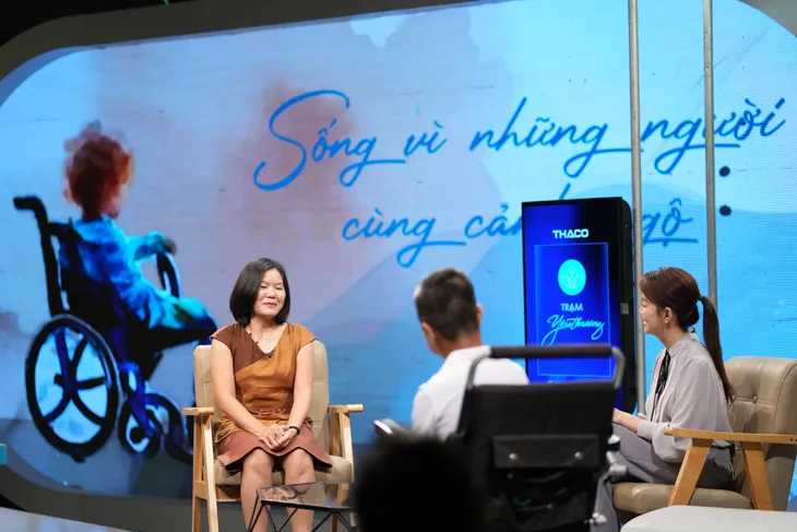 Trạm yêu thương: Thầy giáo tí hon truyền lửa sống tới những người khuyết tật - Ảnh 3. Trạm yêu thương: Thầy giáo tí hon truyền lửa sống tới những người khuyết tật - Ảnh 3.