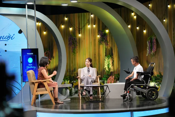 Trạm yêu thương: Thầy giáo tí hon truyền lửa sống tới những người khuyết tật - Ảnh 1. Trạm yêu thương: Thầy giáo tí hon truyền lửa sống tới những người khuyết tật - Ảnh 1.