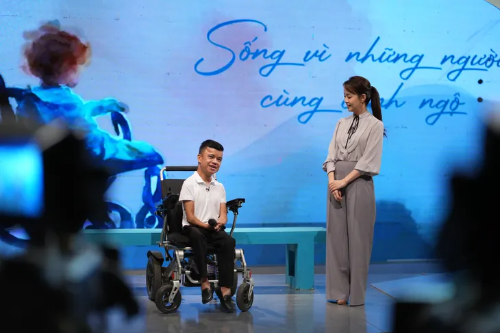 Trạm yêu thương: Thầy giáo tí hon truyền lửa sống tới những người khuyết tật - Ảnh 2. Trạm yêu thương: Thầy giáo tí hon truyền lửa sống tới những người khuyết tật - Ảnh 2.