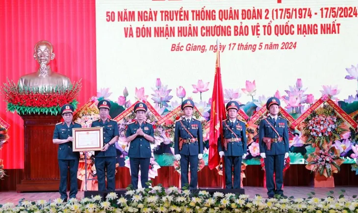 Quân đoàn 2 đón nhận huân chương Bảo vệ Tổ quốc hạng Nhất - Ảnh 2. Quân đoàn 2 đón nhận huân chương Bảo vệ Tổ quốc hạng Nhất - Ảnh 2.