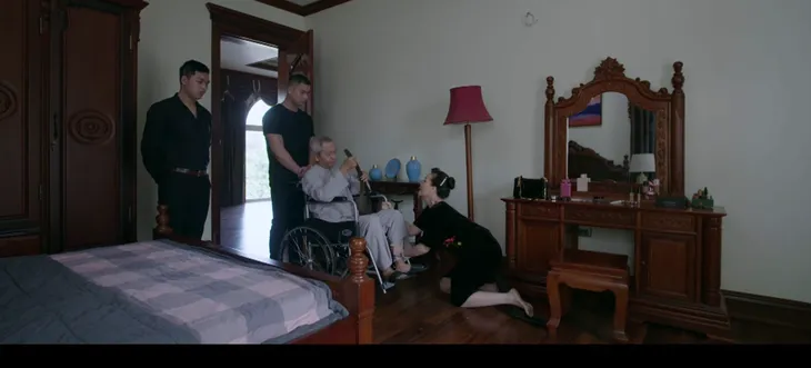 Người một nhà - Tập 16: Bà Thư suýt ăn đòn vì không hoàn thành nhiệm vụ chồng giao, ông Đông kiện ngược lại Trí - Ảnh 2. Người một nhà - Tập 16: Bà Thư suýt ăn đòn vì không hoàn thành nhiệm vụ chồng giao, ông Đông kiện ngược lại Trí - Ảnh 2.