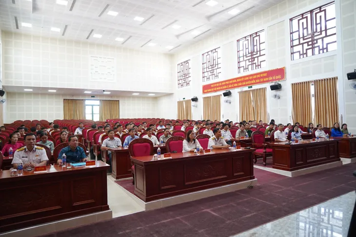 Hải quân tổ chức Tọa đàm kỷ niệm 134 năm Ngày sinh Chủ tịch Hồ Chí Minh - Ảnh 2. Hải quân tổ chức Tọa đàm kỷ niệm 134 năm Ngày sinh Chủ tịch Hồ Chí Minh - Ảnh 2.