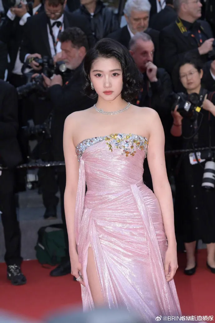 Sao Hoa ngữ so kè trên thảm đỏ Liên hoan phim Cannes - Ảnh 1. Sao Hoa ngữ so kè trên thảm đỏ Liên hoan phim Cannes - Ảnh 1.