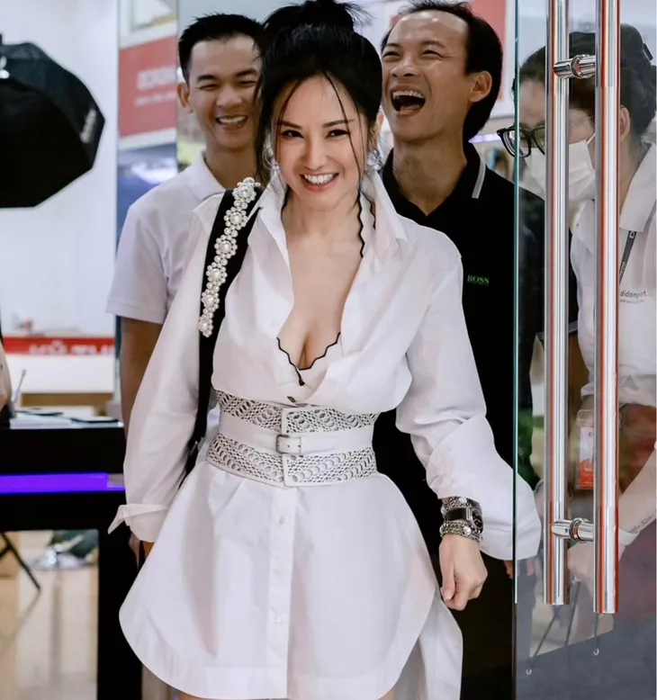 Sao Việt 18/5: Hồng Diễm thân thiết bên Quang Sự, Noo Phước Thịnh trông lạ lẫm - Ảnh 3. Sao Việt 18/5: Hồng Diễm thân thiết bên Quang Sự, Noo Phước Thịnh trông lạ lẫm - Ảnh 3.