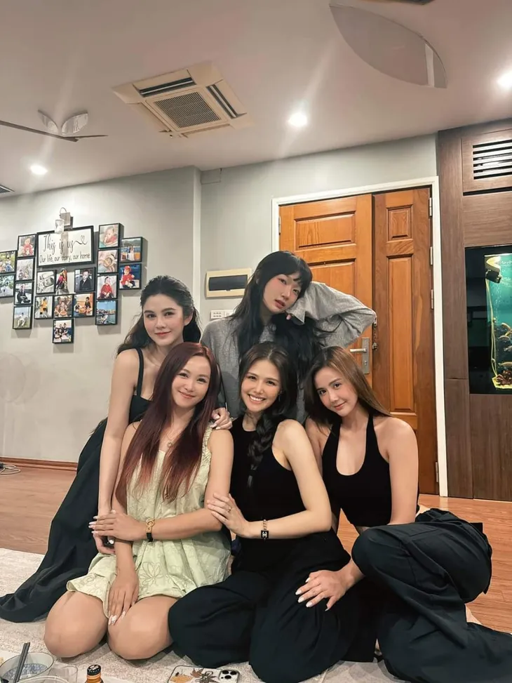Sao Việt 18/5: Hồng Diễm thân thiết bên Quang Sự, Noo Phước Thịnh trông lạ lẫm - Ảnh 5. Sao Việt 18/5: Hồng Diễm thân thiết bên Quang Sự, Noo Phước Thịnh trông lạ lẫm - Ảnh 5.