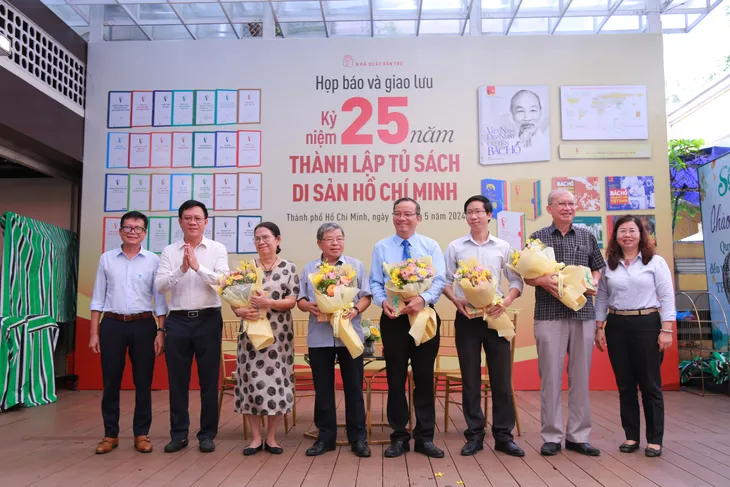 25 năm Tủ sách di sản Hồ Chí Minh – từ hiểu đến làm theo lời Bác - Ảnh 1. 25 năm Tủ sách di sản Hồ Chí Minh – từ hiểu đến làm theo lời Bác - Ảnh 1.