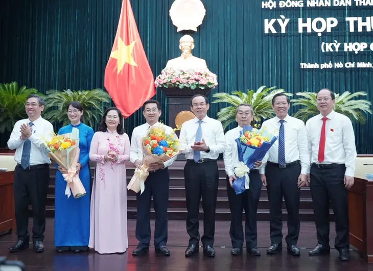 TP Hồ Chí Minh có 2 tân Phó Chủ tịch UBND - Ảnh 1. TP Hồ Chí Minh có 2 tân Phó Chủ tịch UBND - Ảnh 1.