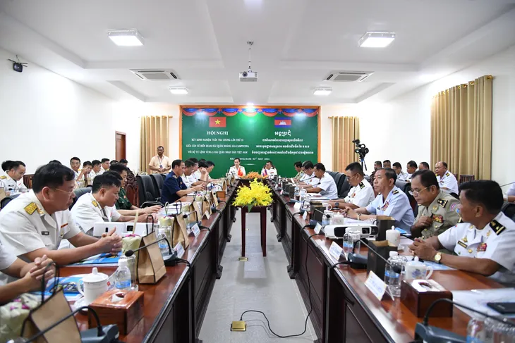 Hải quân Việt Nam-Campuchia rút kinh nghiệm tuần tra chung - Ảnh 1. Hải quân Việt Nam-Campuchia rút kinh nghiệm tuần tra chung - Ảnh 1.