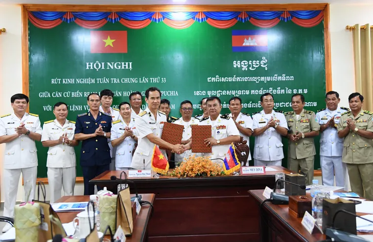 Hải quân Việt Nam-Campuchia rút kinh nghiệm tuần tra chung - Ảnh 3. Hải quân Việt Nam-Campuchia rút kinh nghiệm tuần tra chung - Ảnh 3.