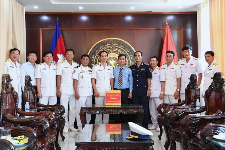Hải quân Việt Nam-Campuchia rút kinh nghiệm tuần tra chung - Ảnh 5. Hải quân Việt Nam-Campuchia rút kinh nghiệm tuần tra chung - Ảnh 5.