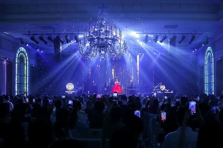 Hát loạt hit làm nên tên tuổi, Lệ Quyên bùng nổ trong đêm nhạc Love In The Cloud - Ảnh 2. Hát loạt hit làm nên tên tuổi, Lệ Quyên bùng nổ trong đêm nhạc Love In The Cloud - Ảnh 2.